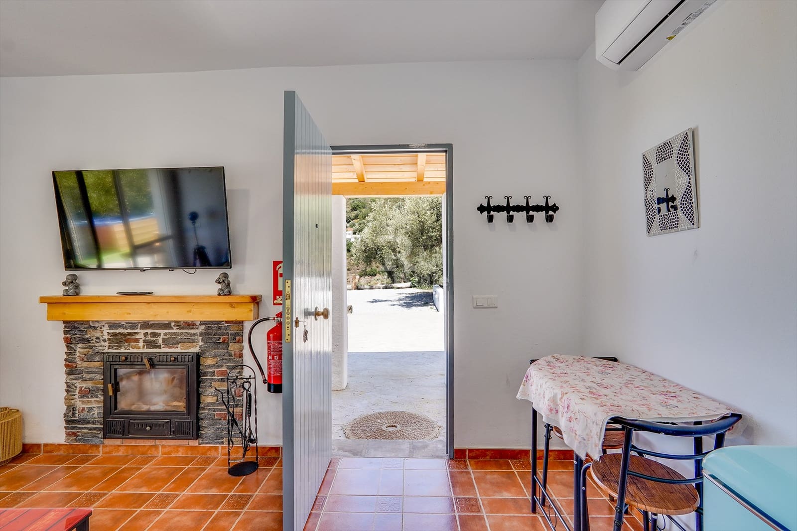 1 soveværelse Villa til leje i Competa med swimmingpool garage - € 1.000 (Ref: 9015518)