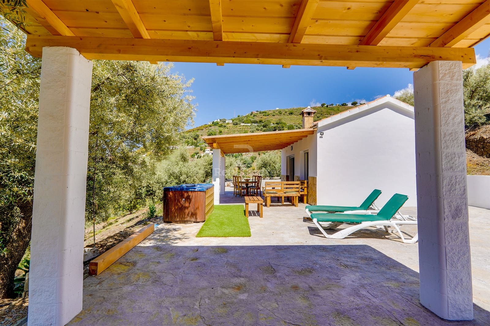 1 soveværelse Villa til leje i Competa med swimmingpool garage - € 1.000 (Ref: 9015518)