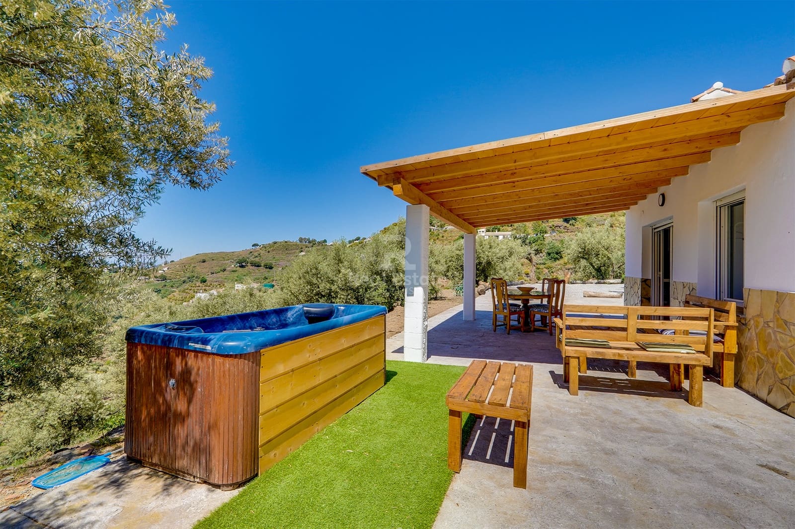 1 soveværelse Villa til leje i Competa med swimmingpool garage - € 1.000 (Ref: 9015518)