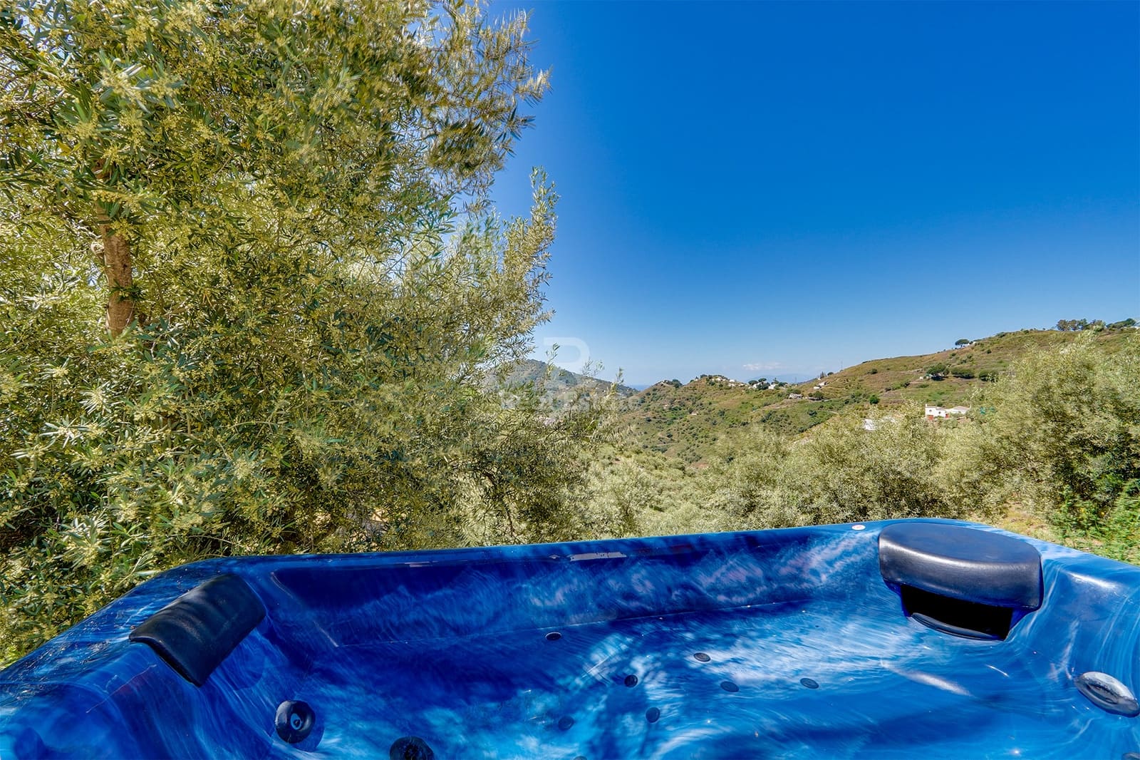 1 soveværelse Villa til leje i Competa med swimmingpool garage - € 1.000 (Ref: 9015518)