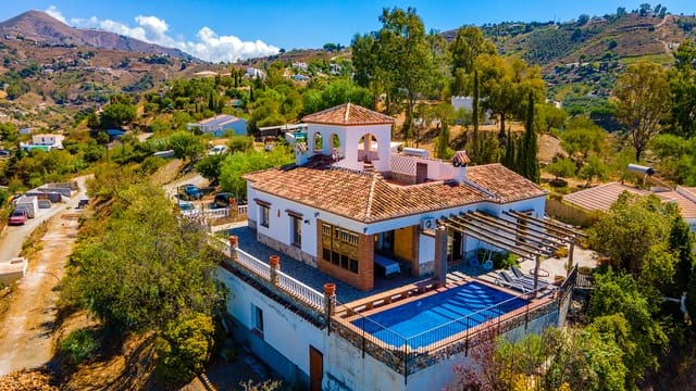 4 bedroom Villa for rent in Cómpeta with pool garage - € 1,400 (Ref: 9118080)