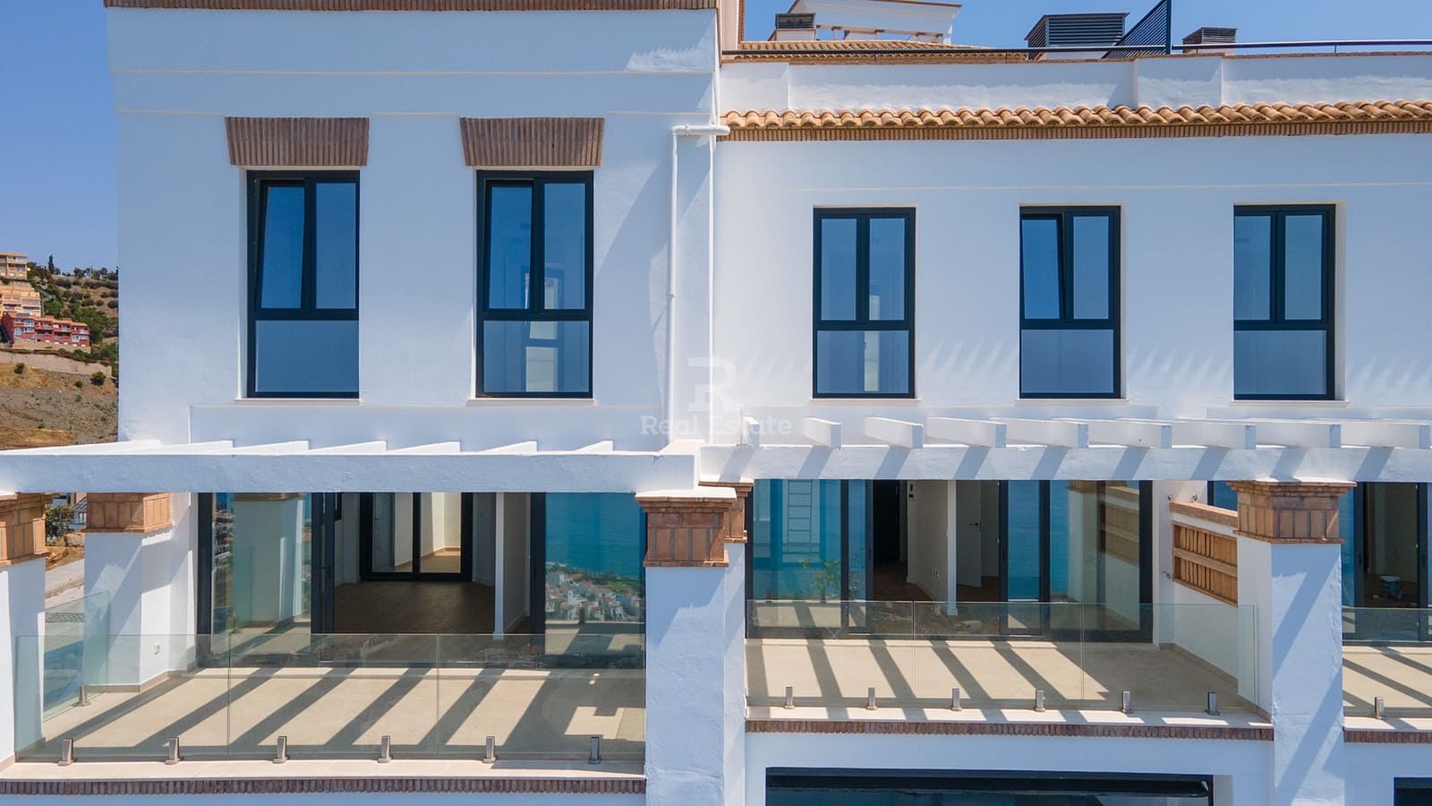 2 soveværelse Semi-Rækkehus til salg i Torrox med swimmingpool garage - € 318.000 (Ref: 9118109)