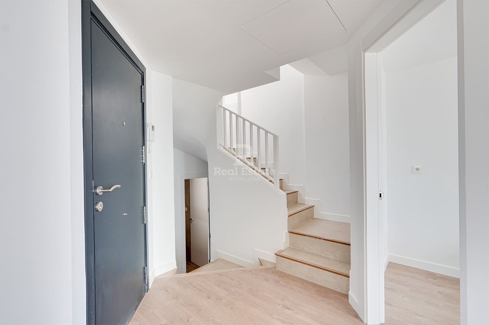 2 soveværelse Semi-Rækkehus til salg i Torrox med swimmingpool garage - € 318.000 (Ref: 9118109)