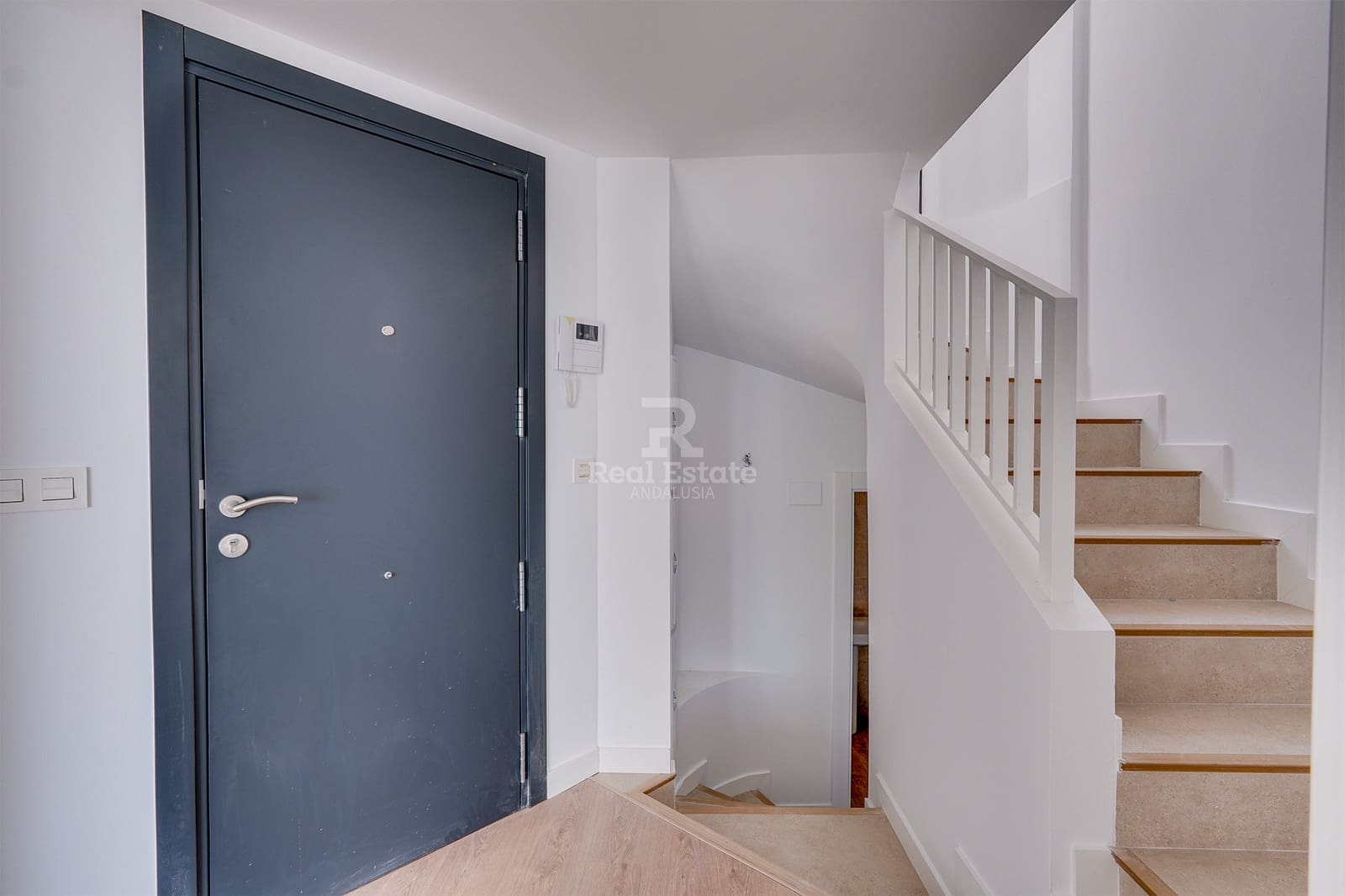 2 soveværelse Semi-Rækkehus til salg i Torrox med swimmingpool garage - € 318.000 (Ref: 9118109)