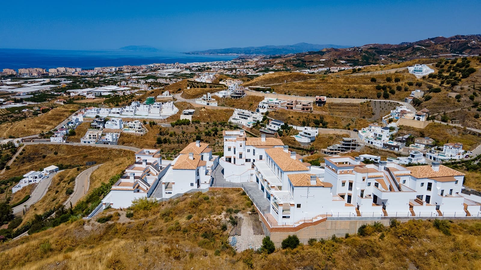 2 soveværelse Semi-Rækkehus til salg i Torrox med swimmingpool garage - € 318.000 (Ref: 9118109)