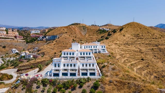 2 soveværelse Semi-Rækkehus til salg i El Peñoncillo, Torrox med swimmingpool garage - € 318.000 (Ref: 9118109)