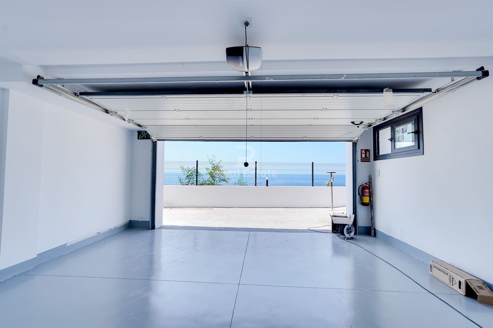 2 soveværelse Semi-Rækkehus til salg i Torrox med swimmingpool garage - € 318.000 (Ref: 9118109)