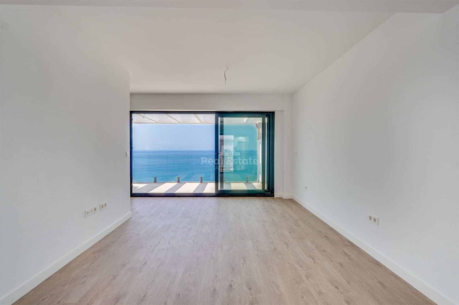 2 soveværelse Semi-Rækkehus til salg i Torrox med swimmingpool garage - € 318.000 (Ref: 9118109)