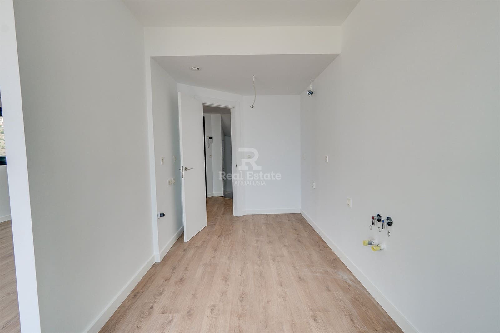 2 soveværelse Semi-Rækkehus til salg i Torrox med swimmingpool garage - € 318.000 (Ref: 9118109)