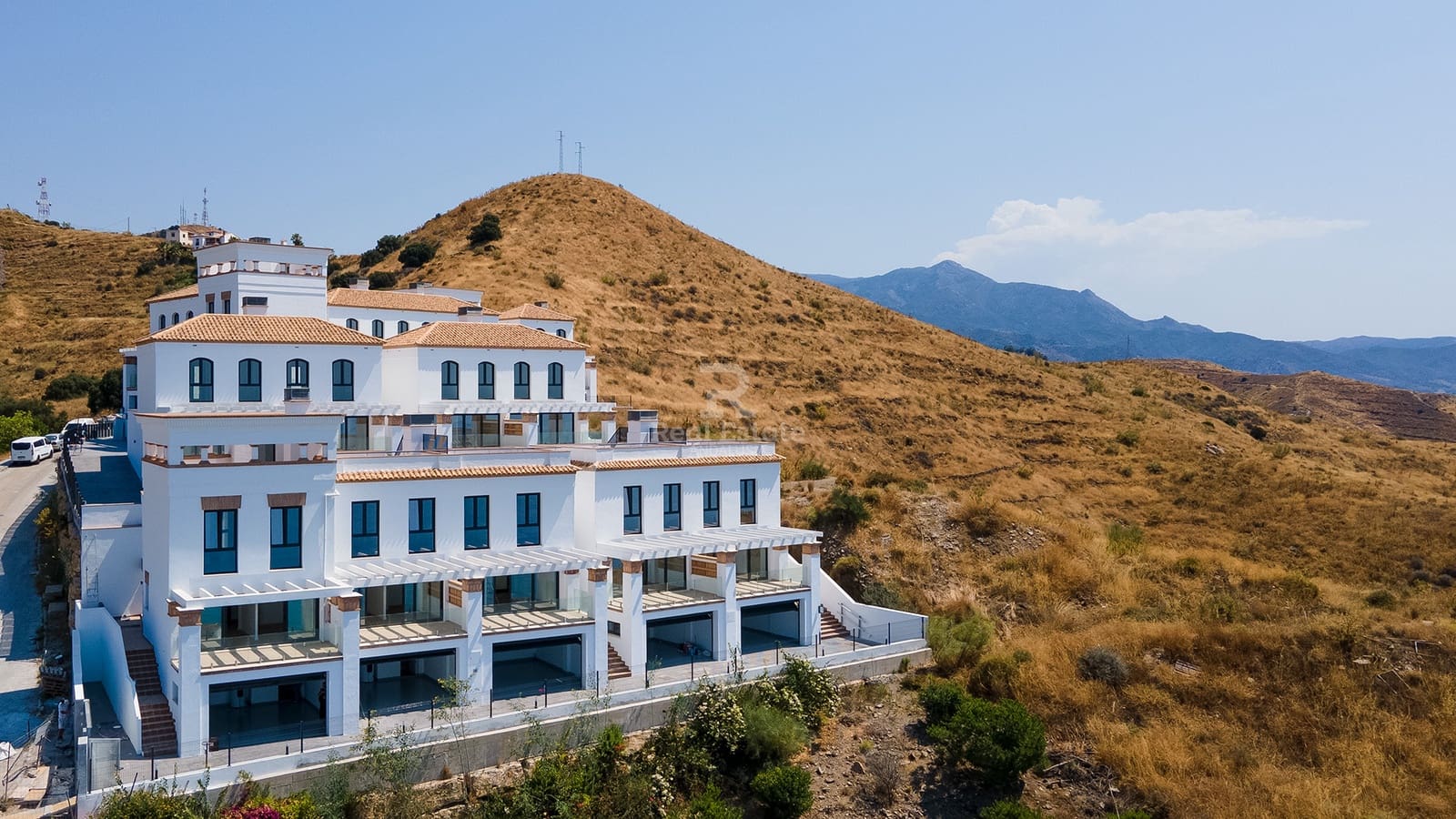 2 soveværelse Semi-Rækkehus til salg i Torrox med swimmingpool garage - € 318.000 (Ref: 9118109)