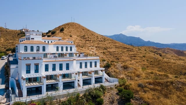 2 soveværelse Semi-Rækkehus til salg i El Peñoncillo, Torrox med swimmingpool garage - € 318.000 (Ref: 9118109)