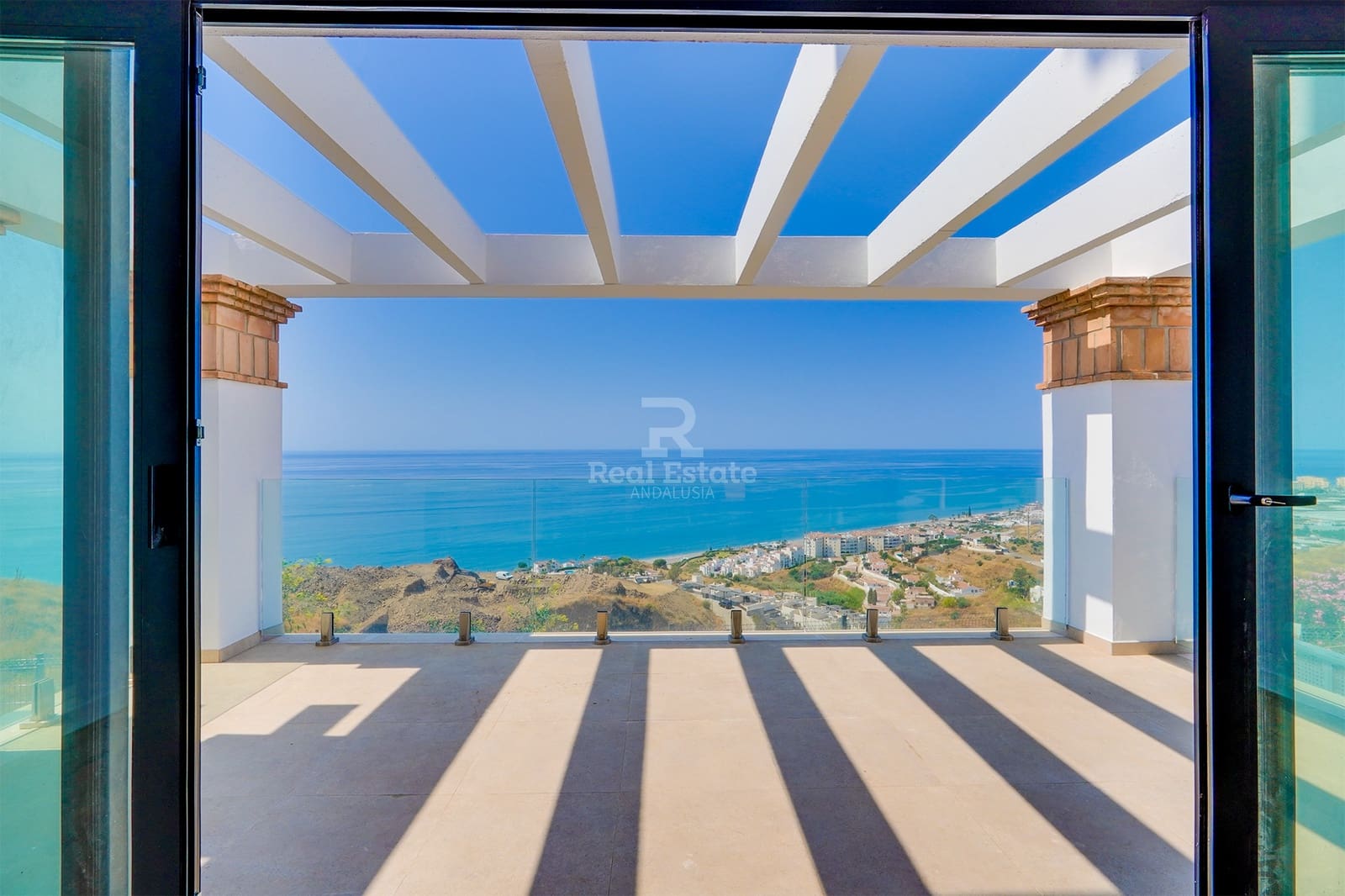 2 soveværelse Semi-Rækkehus til salg i Torrox med swimmingpool garage - € 318.000 (Ref: 9118109)