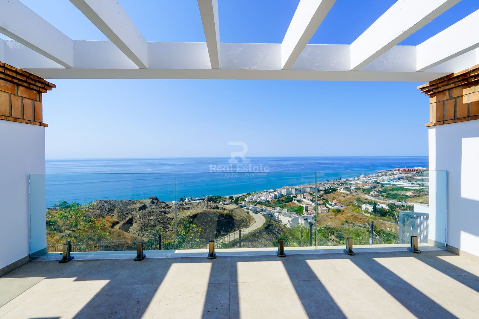 2 soveværelse Semi-Rækkehus til salg i Torrox med swimmingpool garage - € 318.000 (Ref: 9118109)