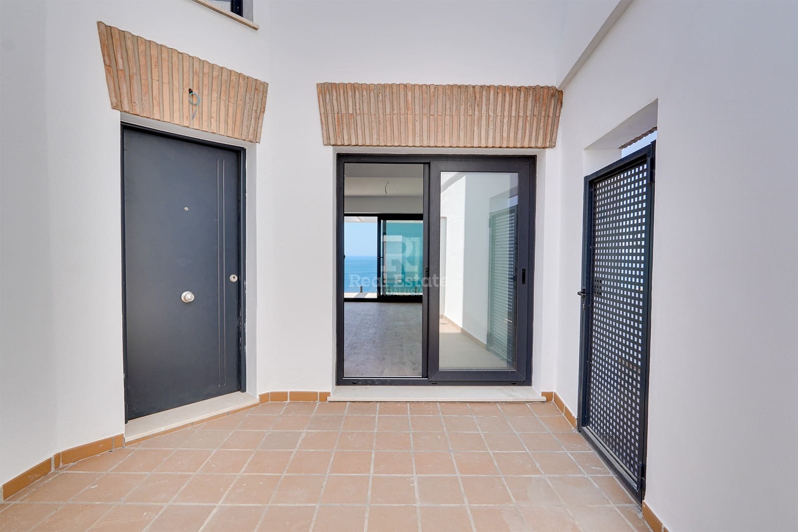 2 soveværelse Semi-Rækkehus til salg i Torrox med swimmingpool garage - € 318.000 (Ref: 9118109)