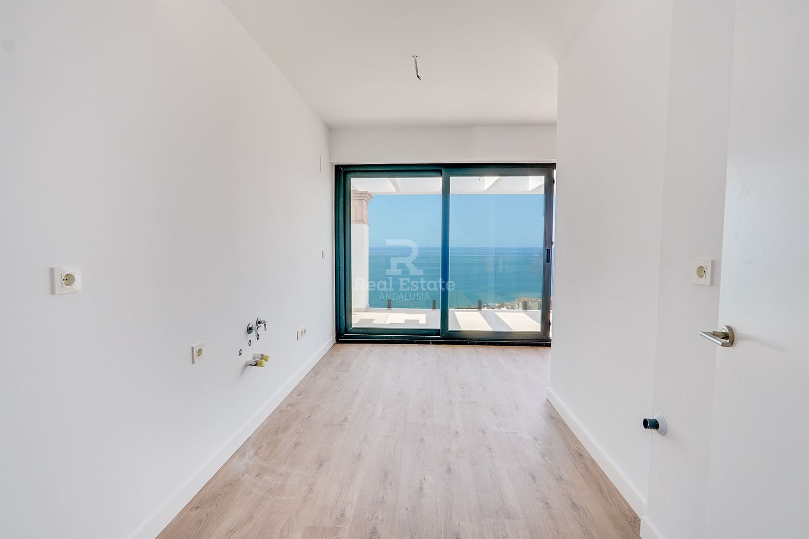 2 soveværelse Semi-Rækkehus til salg i Torrox med swimmingpool garage - € 318.000 (Ref: 9118109)