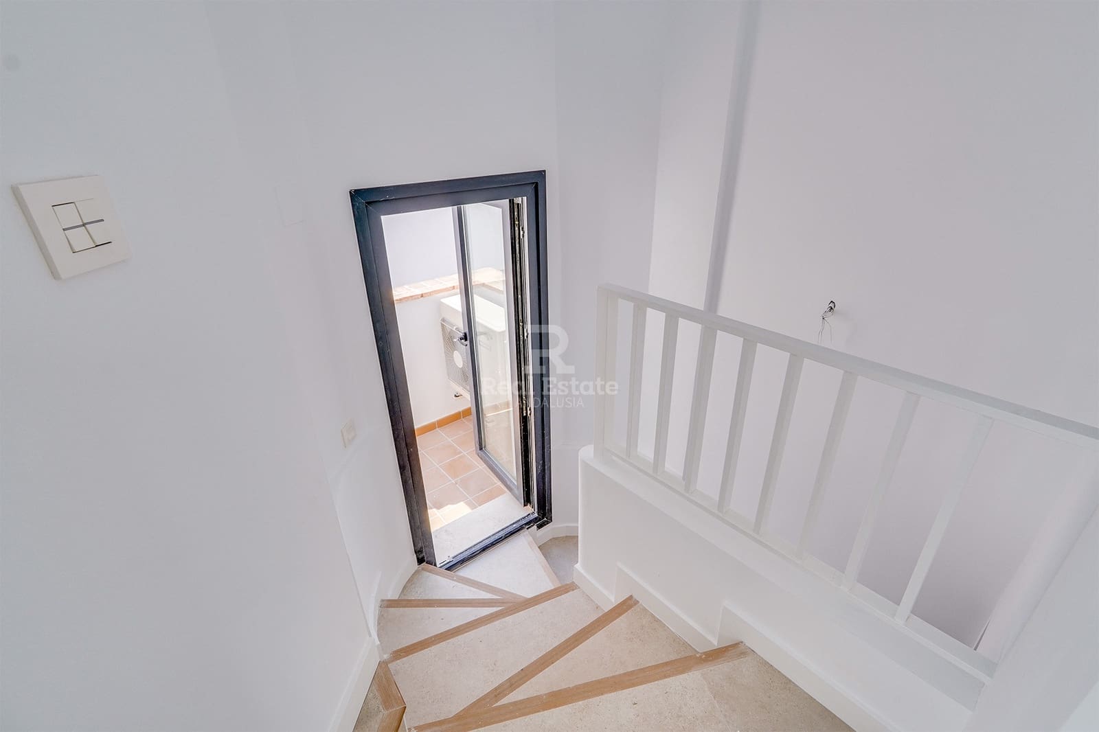 2 soveværelse Semi-Rækkehus til salg i Torrox med swimmingpool garage - € 318.000 (Ref: 9118109)