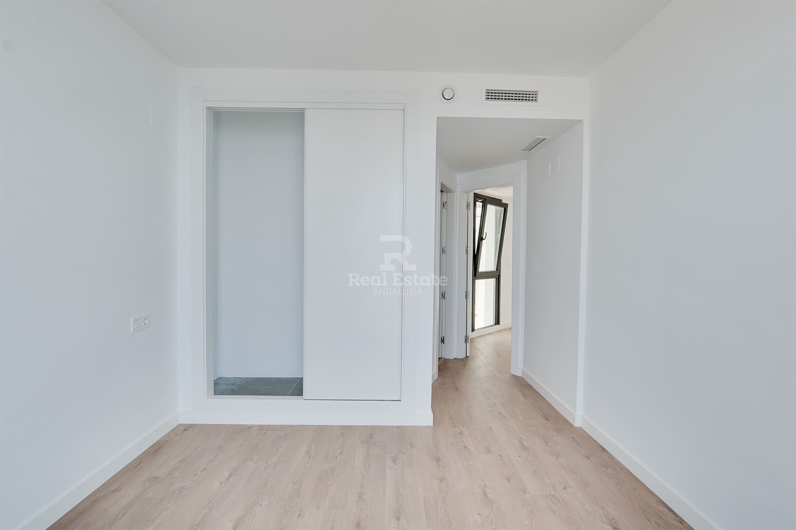 2 soveværelse Semi-Rækkehus til salg i Torrox med swimmingpool garage - € 318.000 (Ref: 9118109)