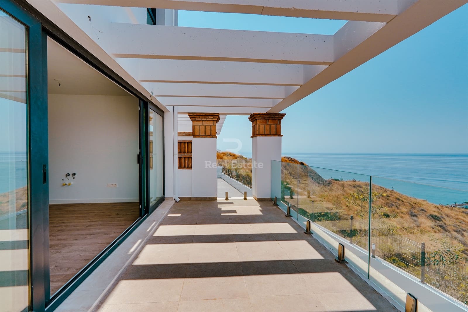 2 soveværelse Semi-Rækkehus til salg i Torrox med swimmingpool garage - € 318.000 (Ref: 9118109)