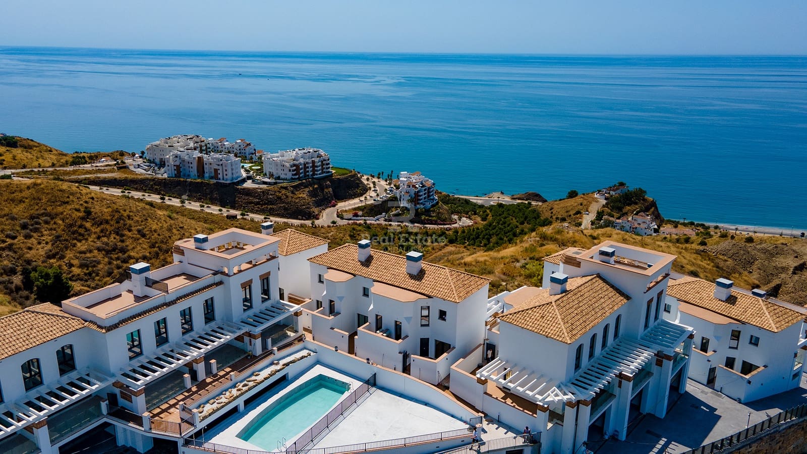 2 soveværelse Semi-Rækkehus til salg i Torrox med swimmingpool garage - € 318.000 (Ref: 9118109)