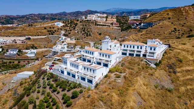 2 soveværelse Semi-Rækkehus til salg i El Peñoncillo, Torrox med swimmingpool garage - € 318.000 (Ref: 9118109)