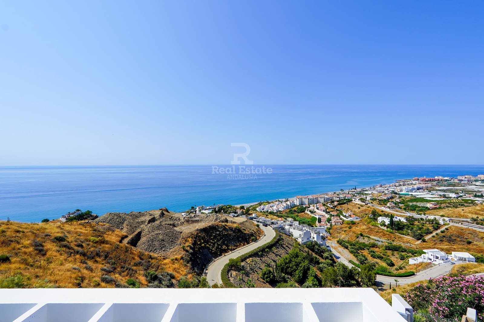 2 soveværelse Semi-Rækkehus til salg i Torrox med swimmingpool garage - € 318.000 (Ref: 9118109)