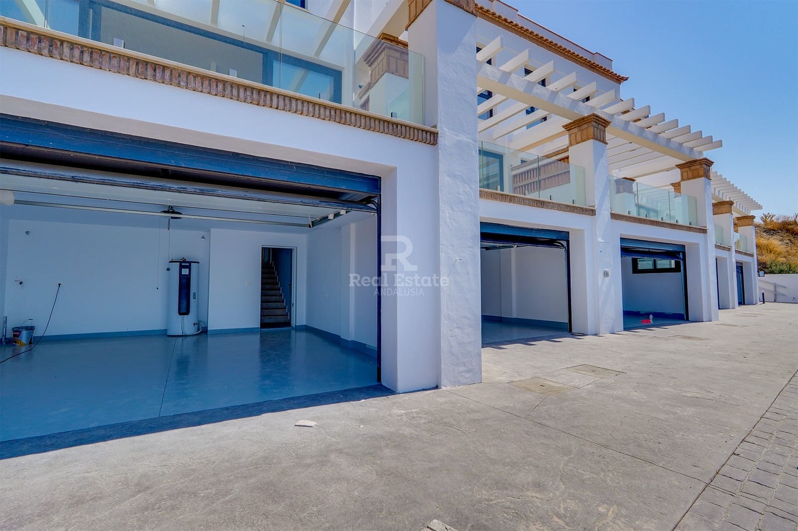 2 soveværelse Semi-Rækkehus til salg i Torrox med swimmingpool garage - € 318.000 (Ref: 9118109)