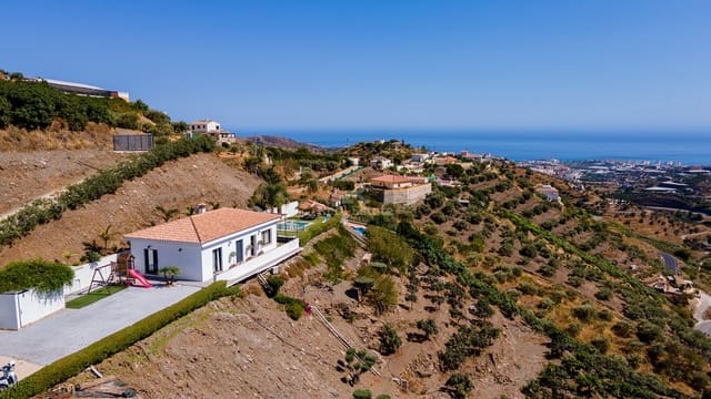 2 bedroom Villa for rent in Torrox Pueblo, Torrox with pool garage - € 2,000 (Ref: 9180636)