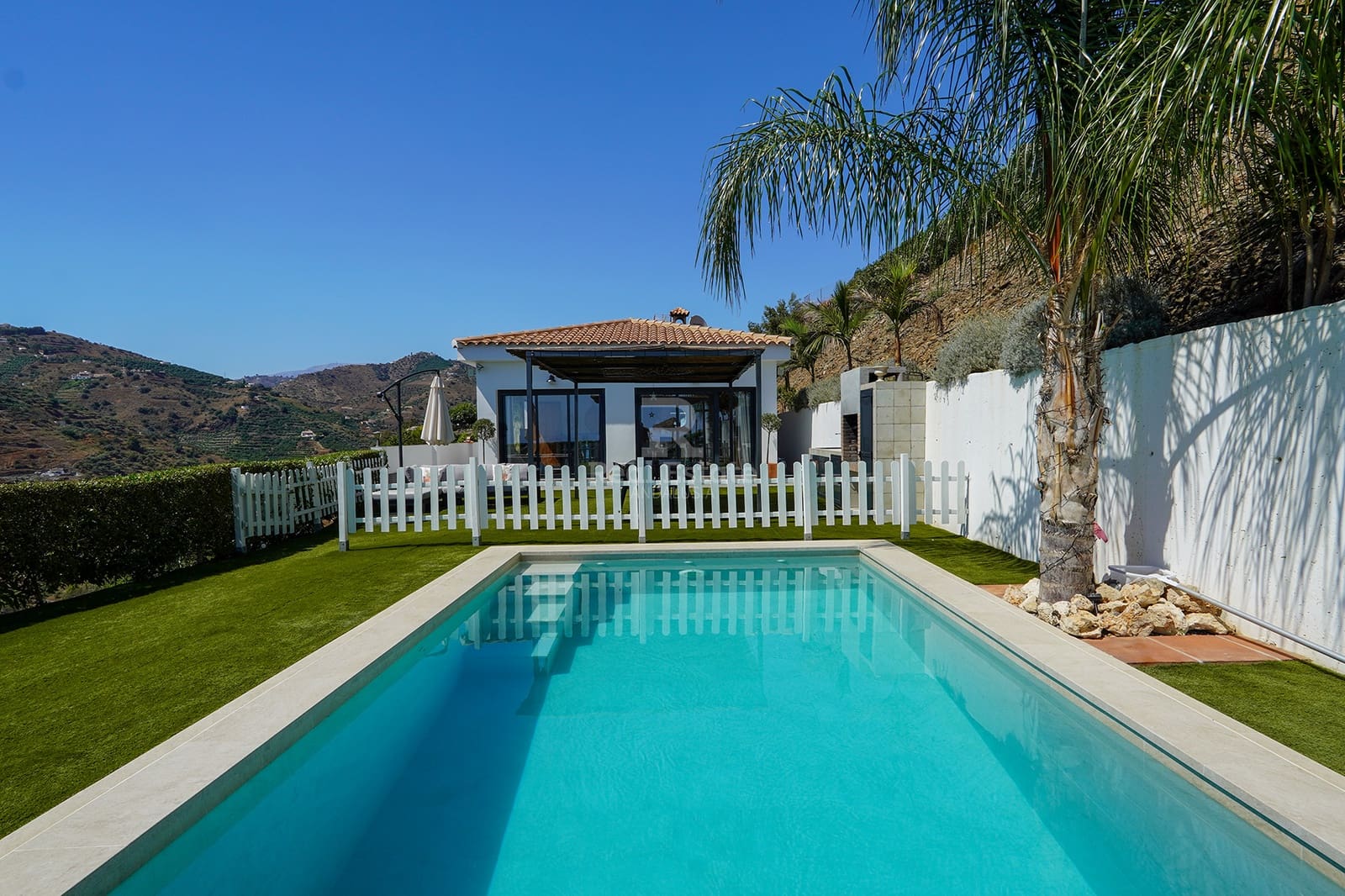 2 makuuhuone Huvila vuokrattavana paikassa Torrox mukana uima-altaan 
autotalli - 2 000 € (Ref: 9180636)