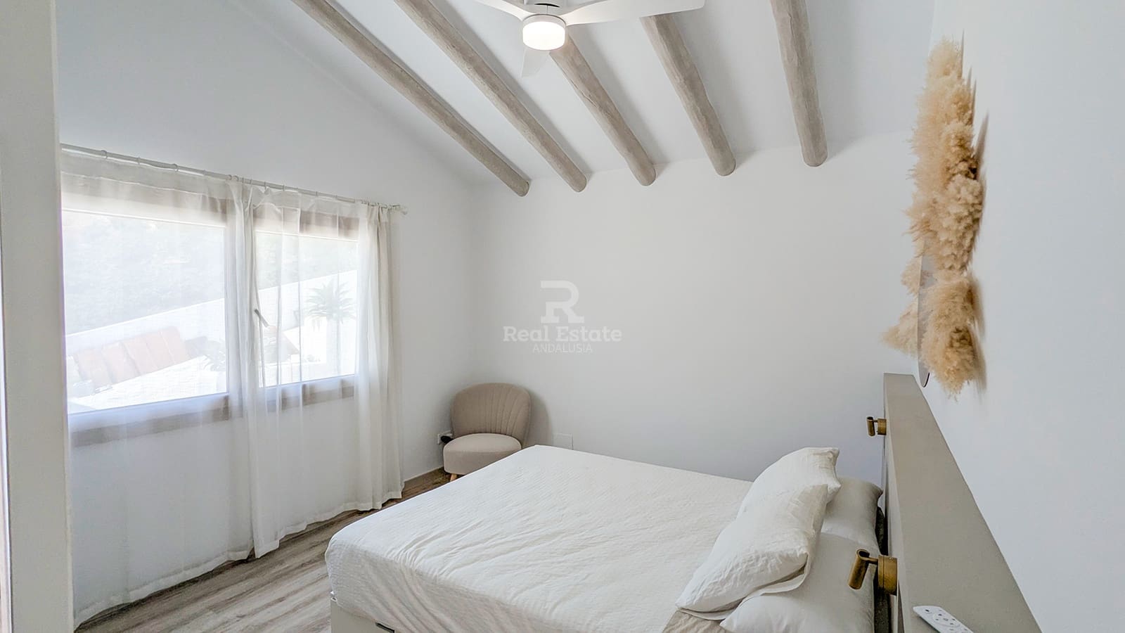 2 soveværelse Villa til leje i Competa med swimmingpool garage - € 2.200 (Ref: 9251577)