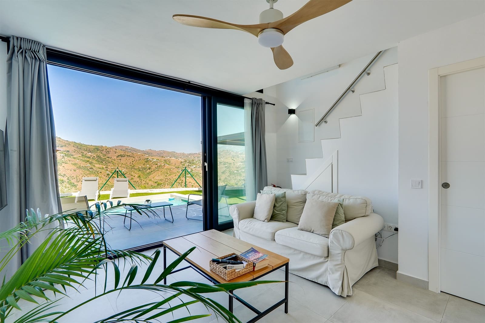 1 sypialnia Willa do wynajęcia w Frigiliana z basenem garażem - 1 400 € (Ref: 9251578)