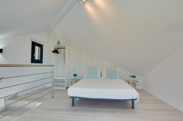 1 quarto Moradia para arrendar em Frigiliana com piscina garagem - 1 400 € (Ref: 9251578)