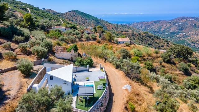 1 quarto Moradia para arrendar em Frigiliana com piscina garagem - 1 400 € (Ref: 9251578)