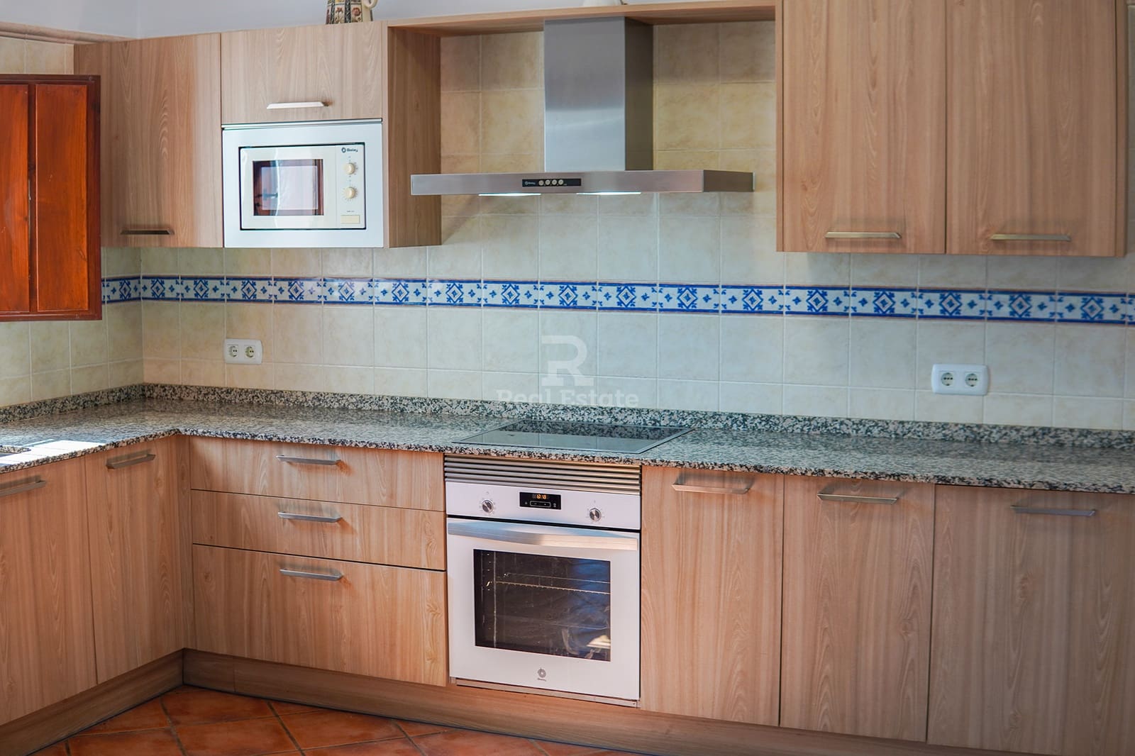 3 soveværelse Villa til salg i Archez med swimmingpool garage - € 349.000 (Ref: 9340252)