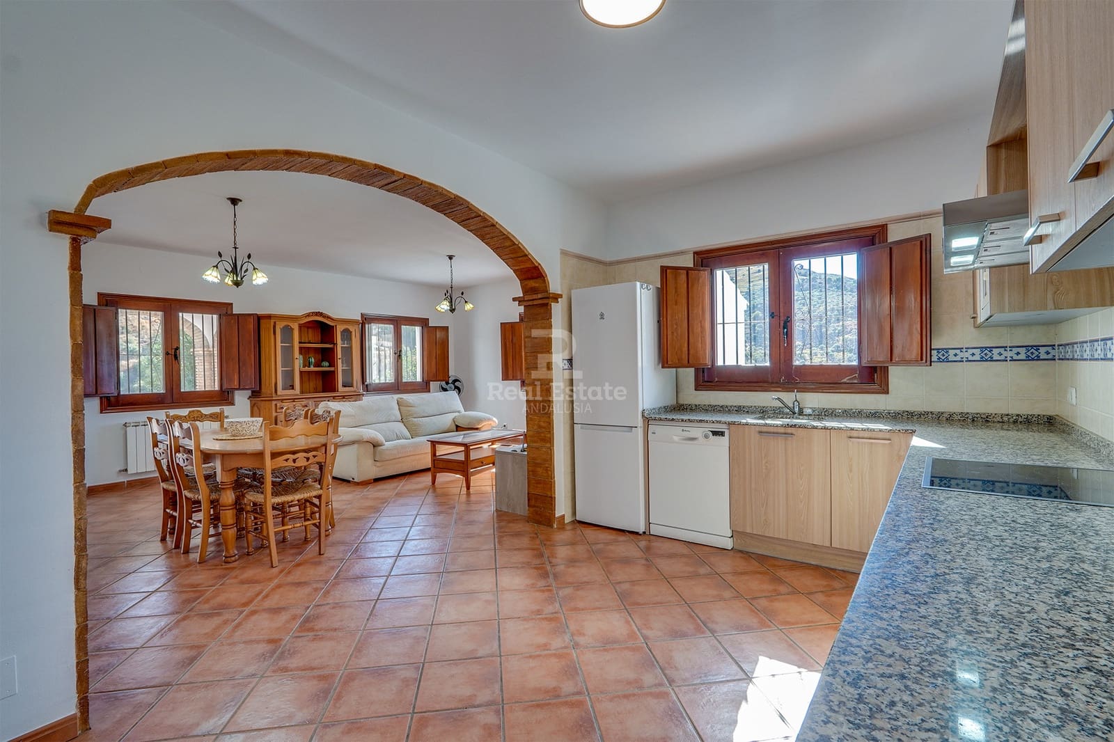 3 soveværelse Villa til salg i Archez med swimmingpool garage - € 349.000 (Ref: 9340252)