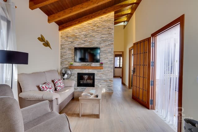 3 bedroom Villa for rent in El Morche, Torrox with pool garage - € 2,200 (Ref: 9355319)