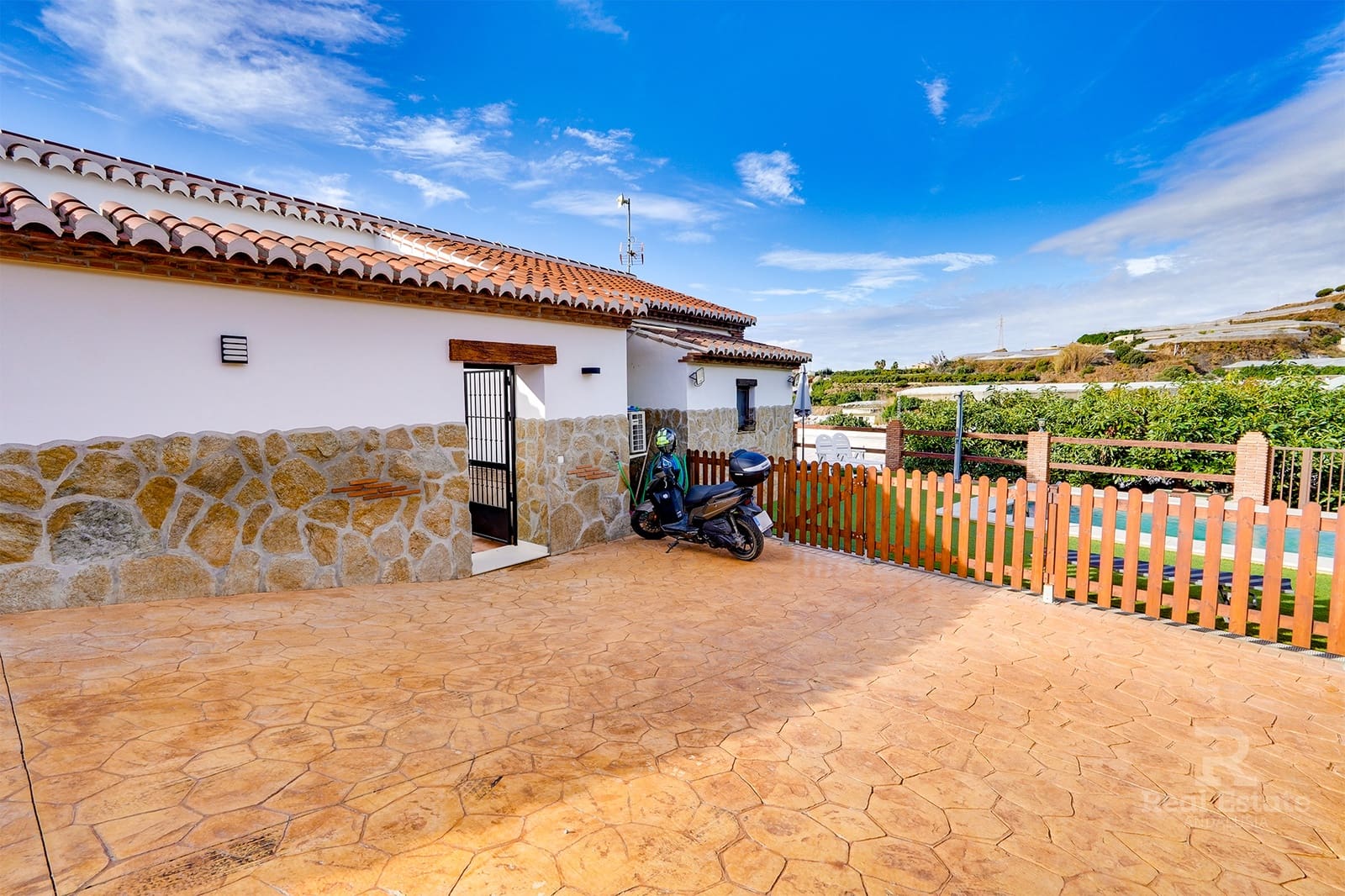 3 makuuhuone Huvila vuokrattavana paikassa Torrox-Costa mukana uima-altaan 
autotalli - 2 200 € (Ref: 9355319)