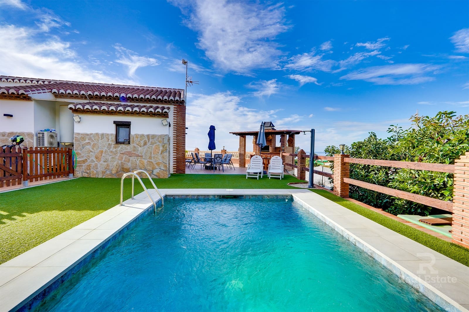 3 makuuhuone Huvila vuokrattavana paikassa Torrox-Costa mukana uima-altaan 
autotalli - 2 200 € (Ref: 9355319)