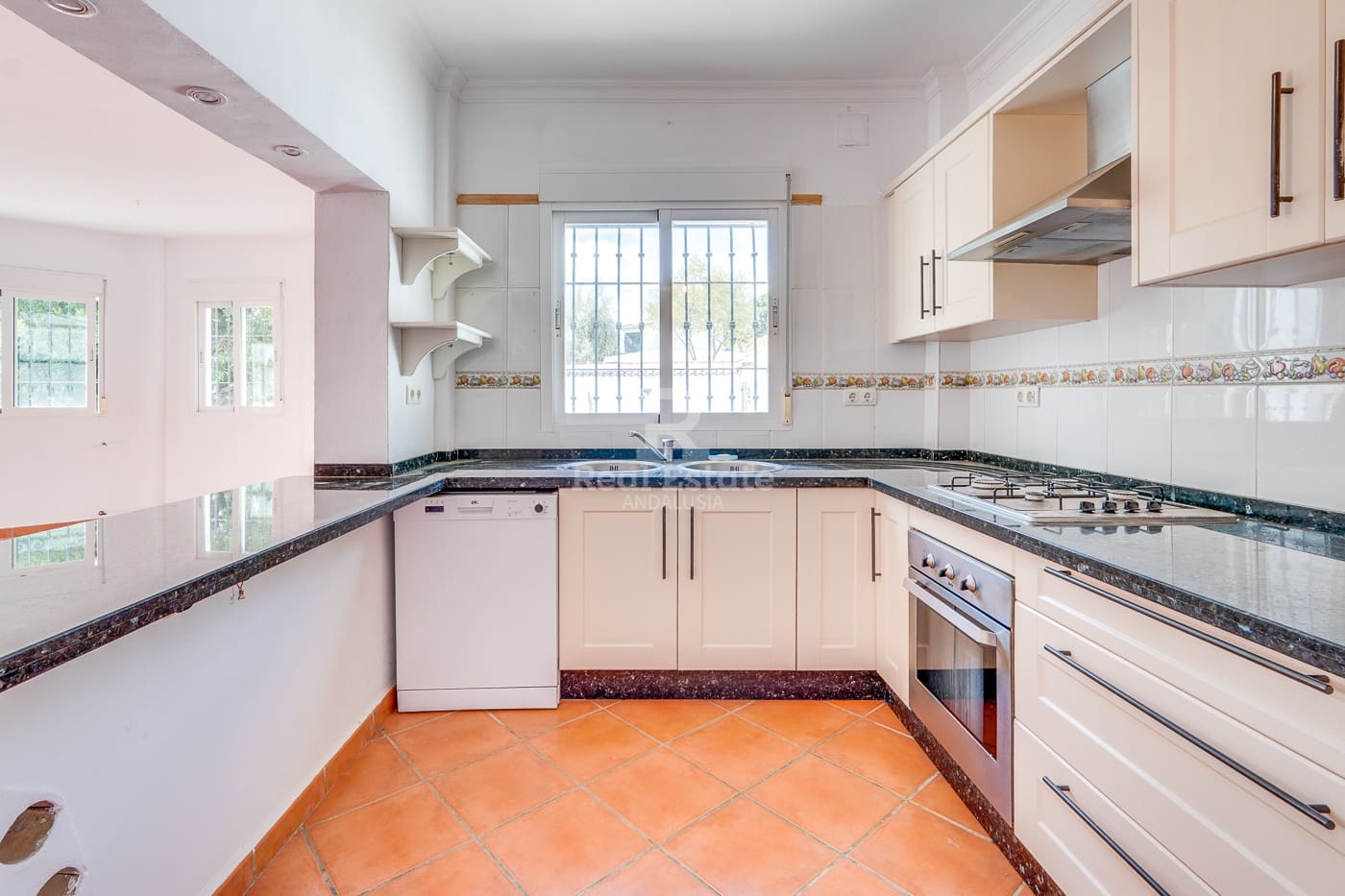 5 bedroom Villa for sale in Competa with pool garage - € 399,950 (Ref: 9360675)