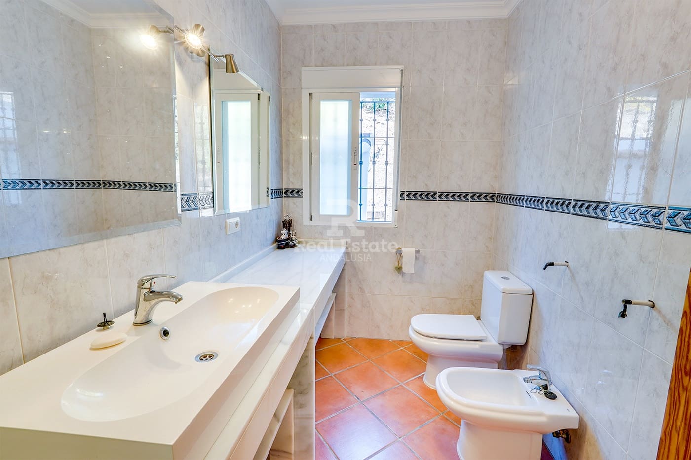 5 bedroom Villa for sale in Competa with pool garage - € 399,950 (Ref: 9360675)