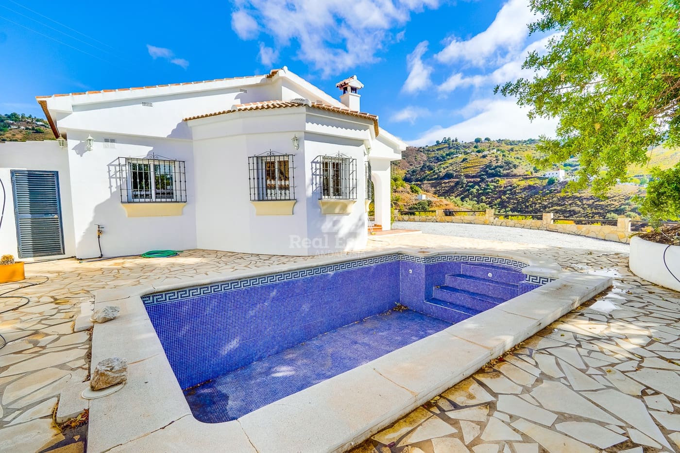 5 bedroom Villa for sale in Competa with pool garage - € 399,950 (Ref: 9360675)