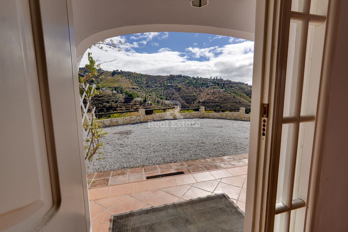 5 bedroom Villa for sale in Competa with pool garage - € 399,950 (Ref: 9360675)