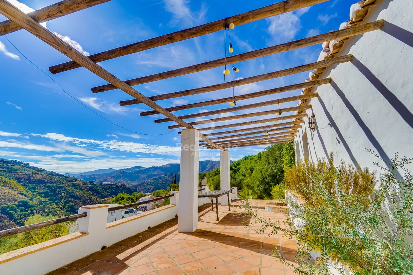 5 bedroom Villa for sale in Competa with pool garage - € 399,950 (Ref: 9360675)