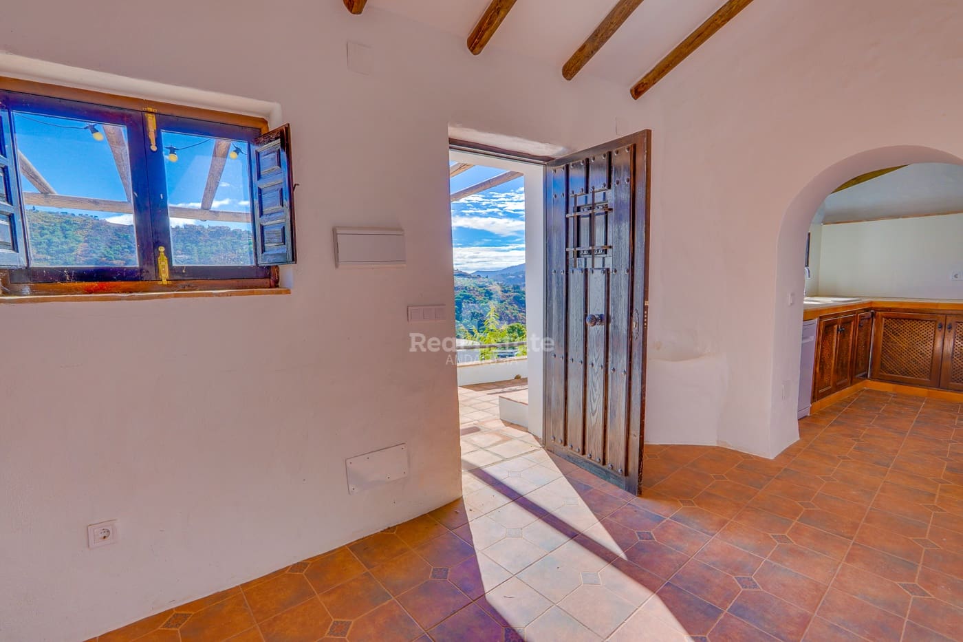 5 bedroom Villa for sale in Competa with pool garage - € 399,950 (Ref: 9360675)