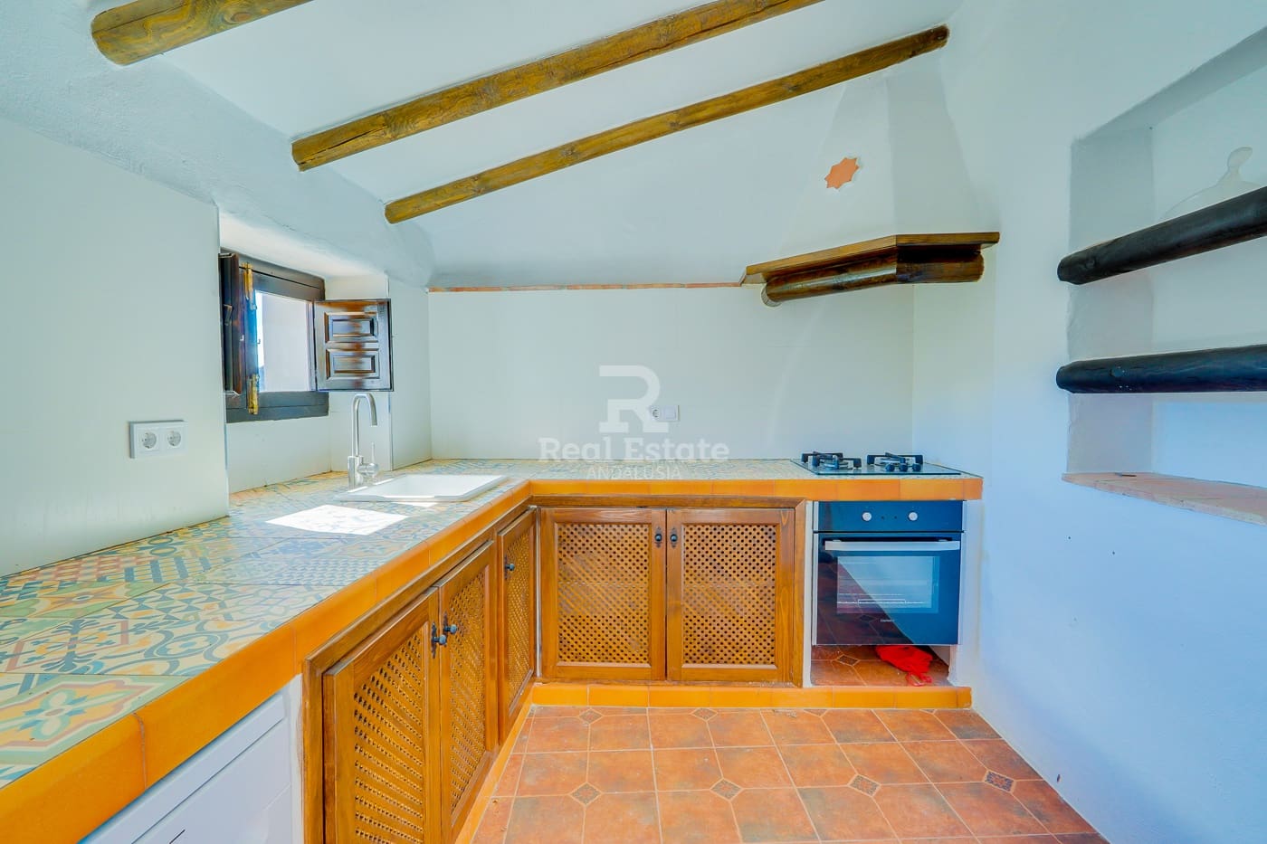 5 bedroom Villa for sale in Competa with pool garage - € 399,950 (Ref: 9360675)