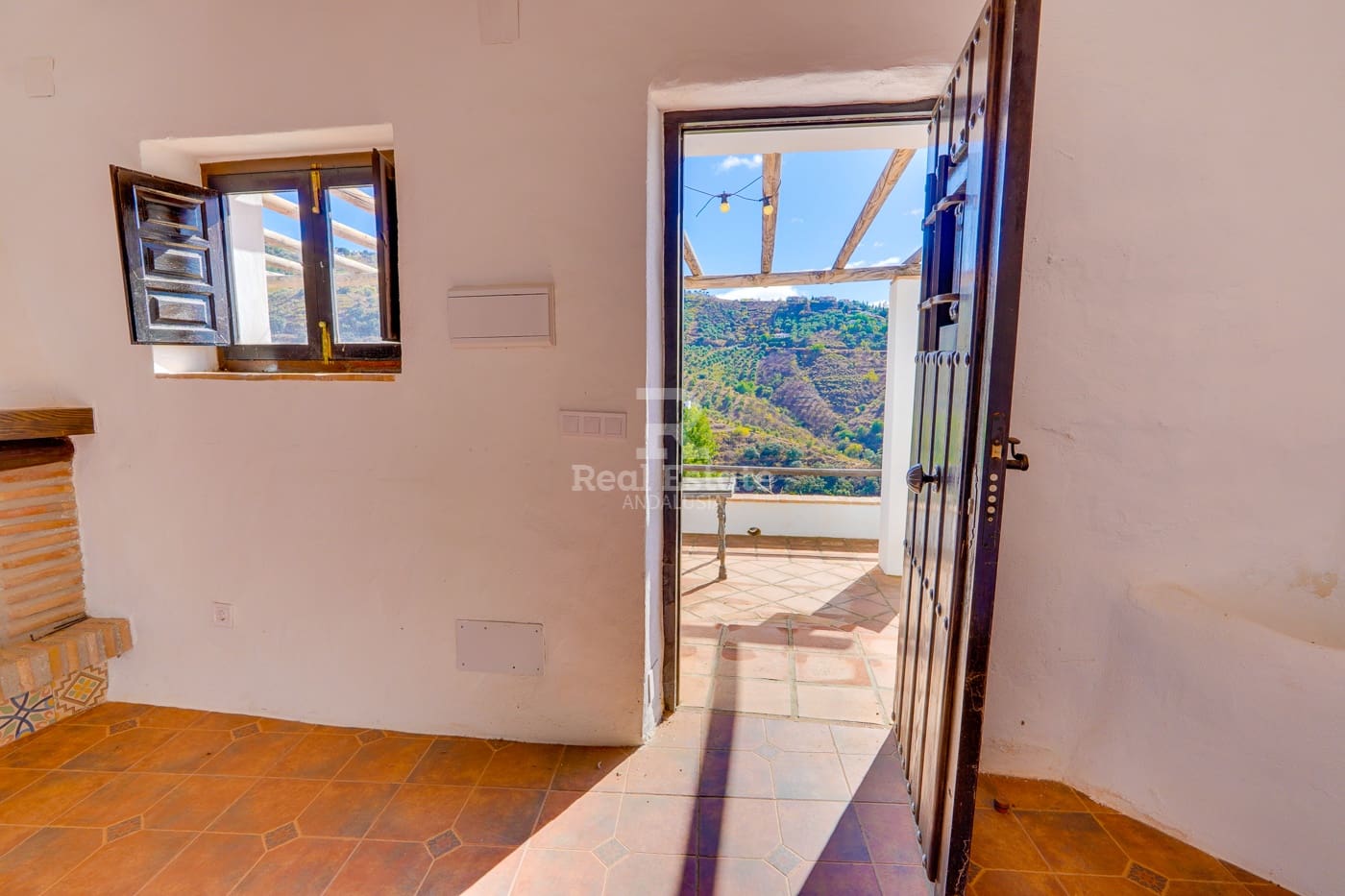 5 bedroom Villa for sale in Competa with pool garage - € 399,950 (Ref: 9360675)