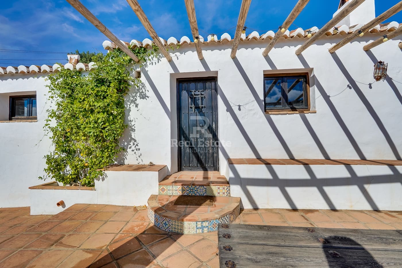 5 bedroom Villa for sale in Competa with pool garage - € 399,950 (Ref: 9360675)