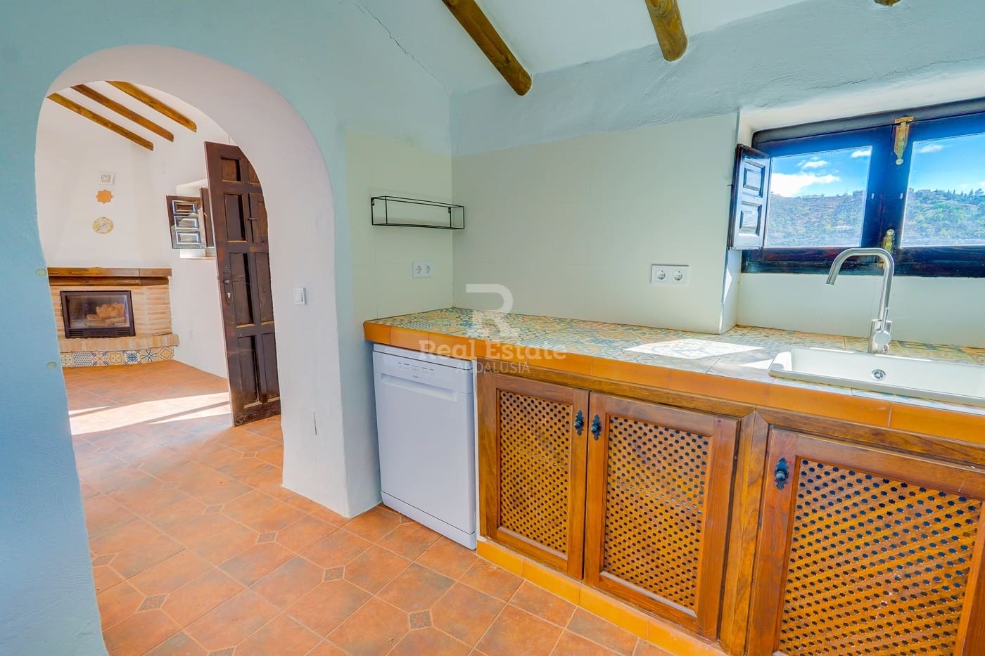 5 bedroom Villa for sale in Competa with pool garage - € 399,950 (Ref: 9360675)