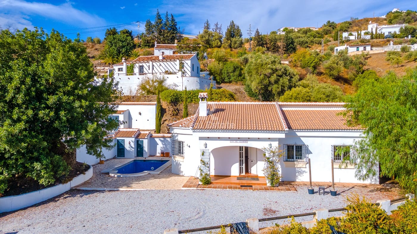 5 bedroom Villa for sale in Competa with pool garage - € 399,950 (Ref: 9360675)