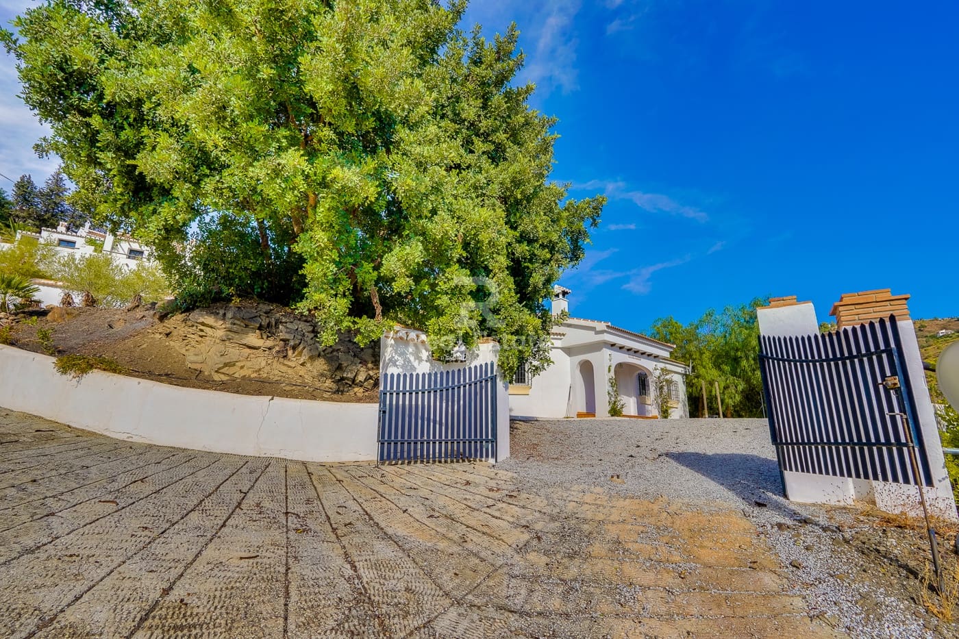 5 bedroom Villa for sale in Competa with pool garage - € 399,950 (Ref: 9360675)