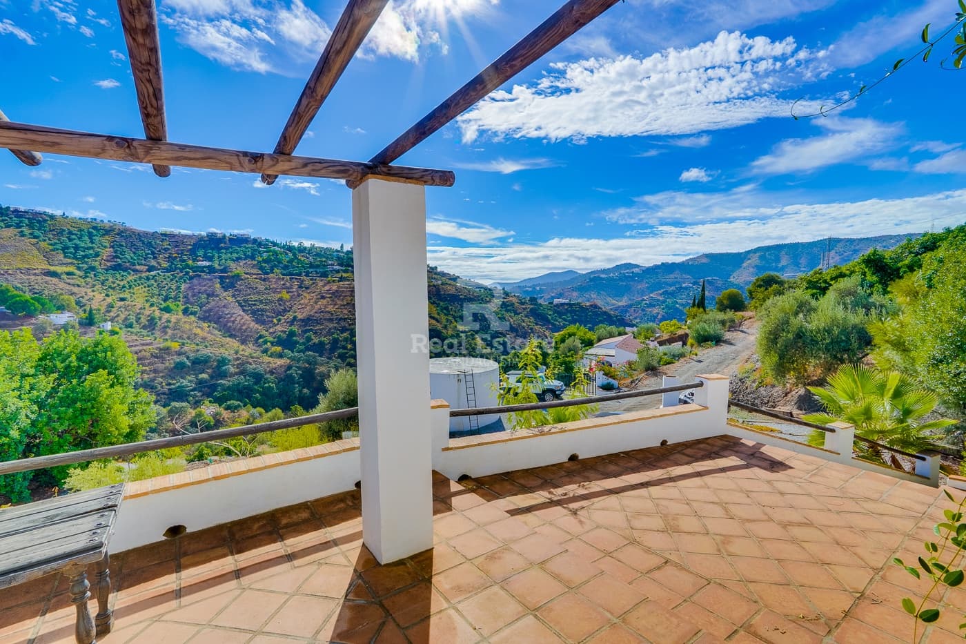 5 bedroom Villa for sale in Competa with pool garage - € 399,950 (Ref: 9360675)